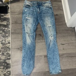 American Eagle distressed men’s jeans